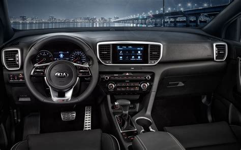Interni Kia Sportage con doppio schermo digitale
