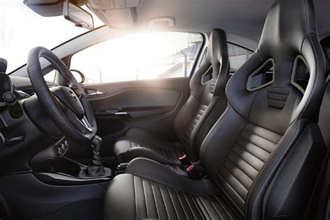 Interni Opel Corsa OPC con sedili Recaro