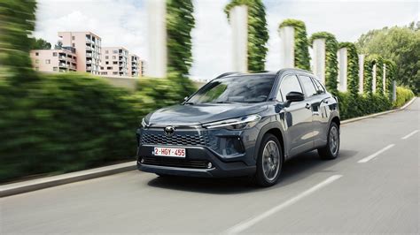 Design esterno della Toyota Corolla Cross con griglia a nido d'ape