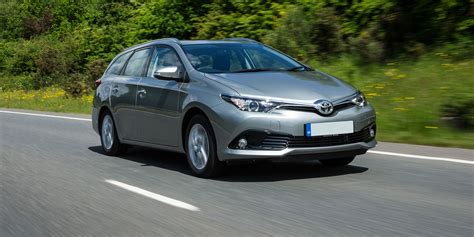 Toyota Auris Touring Sport con barre portatutto