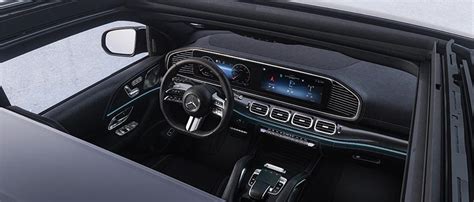 Interni Mercedes GLE con volante touch