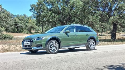 Audi A4 allroad in un paesaggio naturale