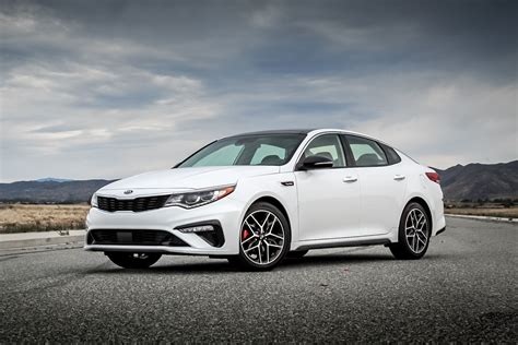 Kia Optima in ambiente urbano