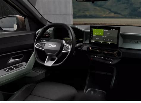 Interni Dacia Duster con schermo touchscreen da 10 pollici