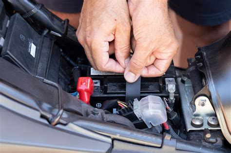 Rimozione vecchia batteria moto