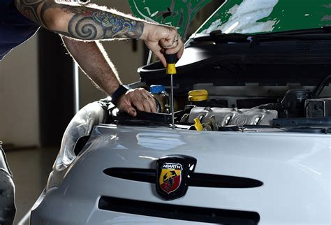 Esempio di swirl marks su una carrozzeria auto