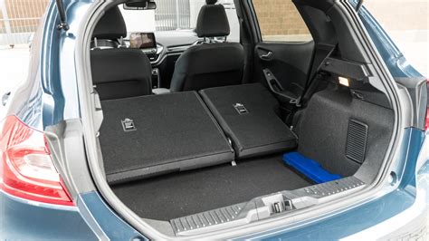 Bagagliaio Ford B-Max con sedili posteriori abbattuti