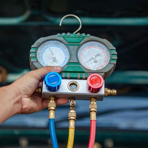 Stazione di ricarica climatizzatore auto