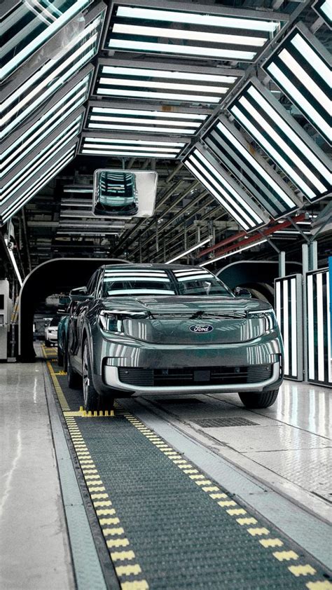 Ford Explorer Electric nel centro di produzione di Colonia