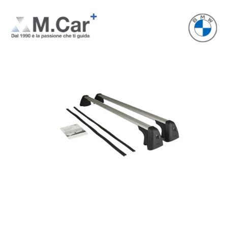 BMW Serie 3 E90 con box da tetto installato su barre trasversali