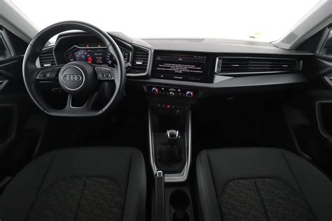 Interni dell'Audi A1 con sistema di infotainment