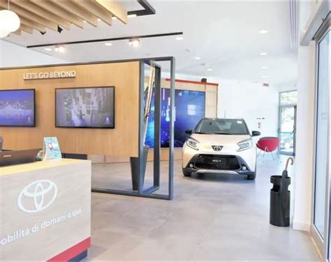 Concessionario Toyota con personale accogliente