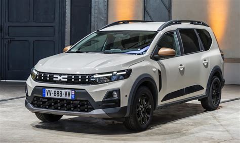 Dacia Jogger ibrida in linea di produzione