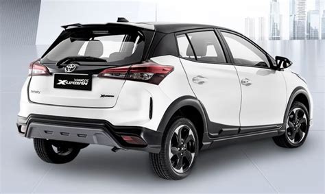 Toyota Yaris urban driving
