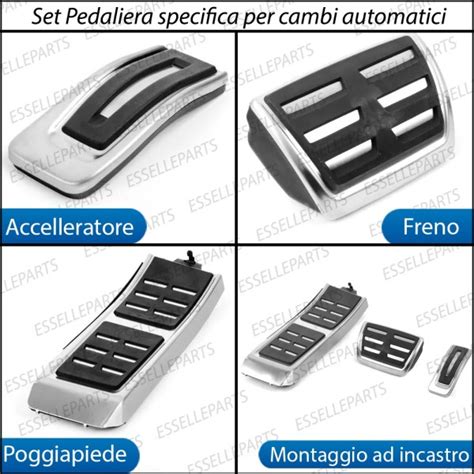 set di copripedali sportivi in alluminio montati su pedaliere di una utilitaria