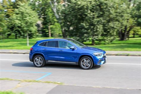 Mercedes GLA su strada