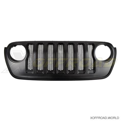 Dettaglio del cofano e della griglia iconica di una Jeep Willys
