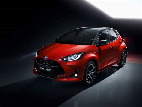 Tabella comparativa prezzi e allestimenti Toyota Yaris aziendali
