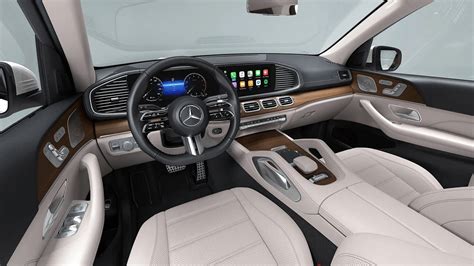 Interni Mercedes-Benz GLS con display widescreen