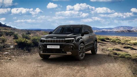 Jeep Avenger vista di tre quarti anteriore