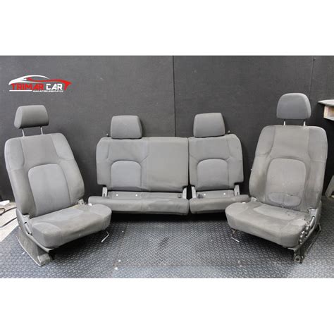 Nissan Navara D40 interno con sedili protetti