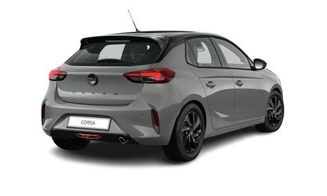 Opel Corsa grigio scuro in un contesto urbano