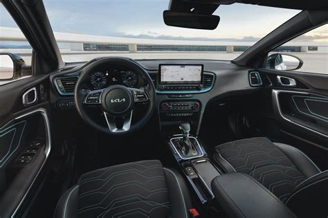 Interni della Kia XCeed con cruscotto digitale