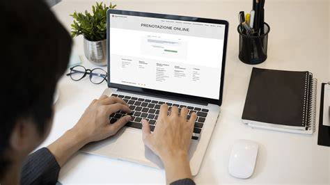 Interfaccia online per la prenotazione interventi e calcolo preventivi