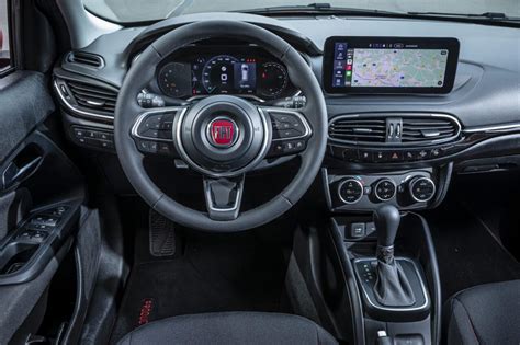 Interni della Fiat Tipo con display centrale