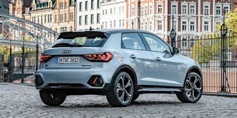 Audi A1 allstreet vista laterale con passaruota protetti