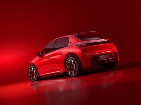 Peugeot E-208 GTi in azione sul circuito di Le Mans