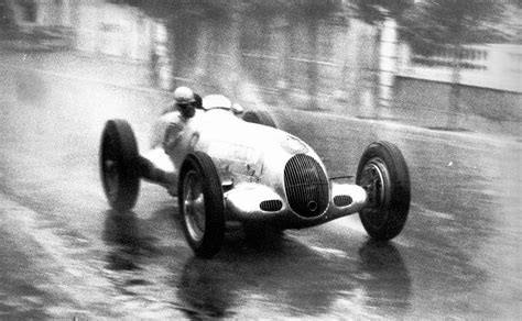 Rudolf Caracciola al volante della Freccia d'Argento