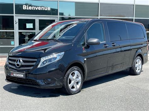 Mercedes Vito Tourer Extralong in ambiente urbano