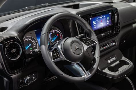 Cruscotto del Mercedes Vito Tourer con indicatore dei consumi