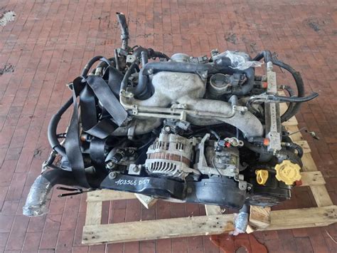 Motore Subaru in sezione con dettagli tecnici