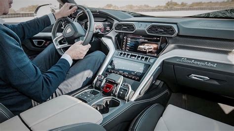 Interni della Lamborghini Urus