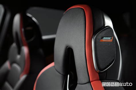 Sedili anteriori Nissan Juke con poggiatesta integrato