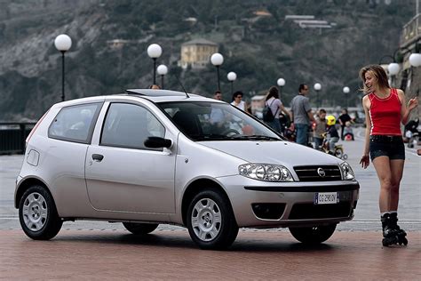 Vista frontale della Fiat Punto seconda serie restyling
