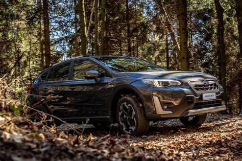 Profilo laterale della Subaru XV che evidenzia l'altezza da terra