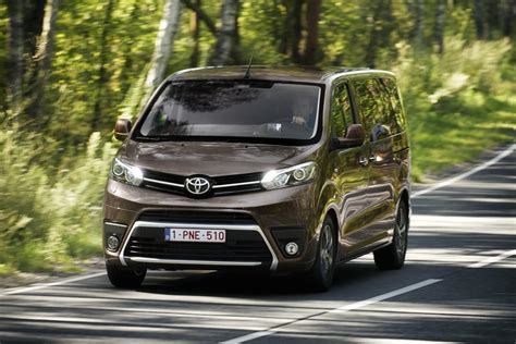 Toyota Proace Verso su strada