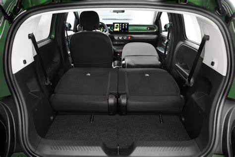 Bagagliaio della Renault Twingo E-Tech con sedili posteriori scorrevoli