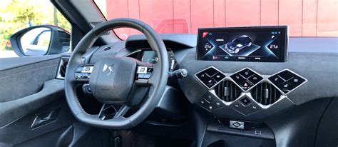 Interni DS 3 Crossback con consolle centrale a rombi