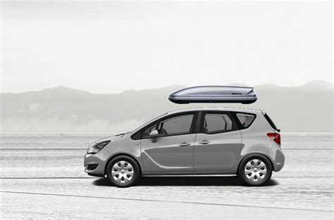 Opel Meriva con box da tetto