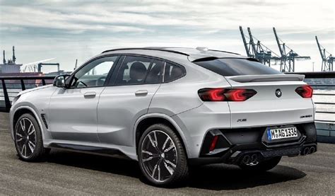 Nuova BMW X2 in un ambiente urbano