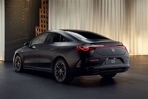 Nuova Mercedes-Benz CLA in un contesto elegante