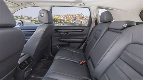 Interni Honda CR-V con ampio spazio per i passeggeri posteriori