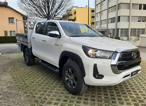 Toyota Hilux su strada sterrata