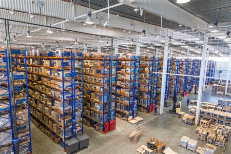 Immagine di un magazzino ricambi auto