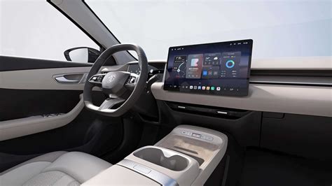 Interni di un SUV elettrico con display widescreen