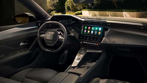 Interni della Peugeot 308 con display 3D